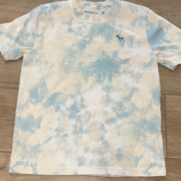 abercrombie kids Other - Abercrombie Kids Sky Blue and Cream Tie-Dye Tee size 9/10
